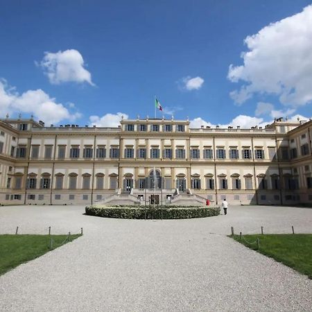 Monza Centro-Milano-Como,Suite Vicino Stazione Exterior foto